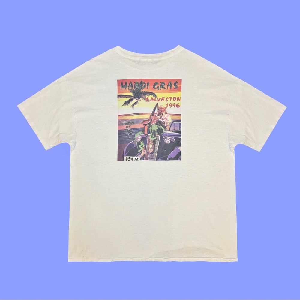 1996 Mardi Gras Galveston t shirt 🌴🎷
Man playing sac on old timey car!